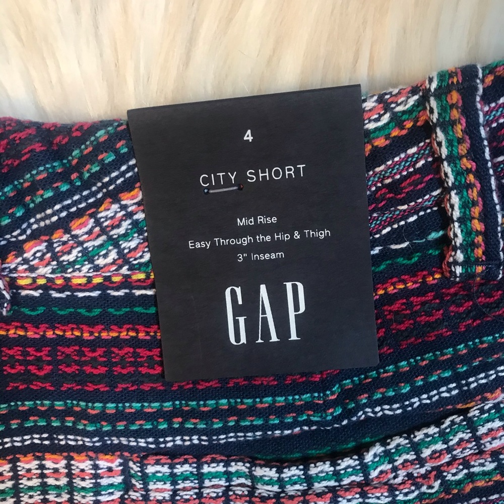 GAP Mid Rise City Short - Picture 4 of 5